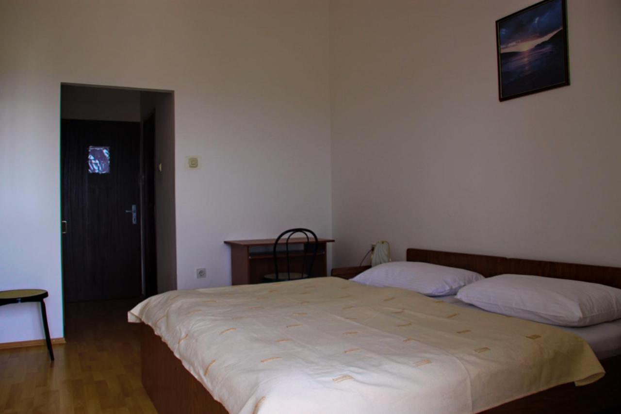 Rooms Amfora Кърк Стая снимка