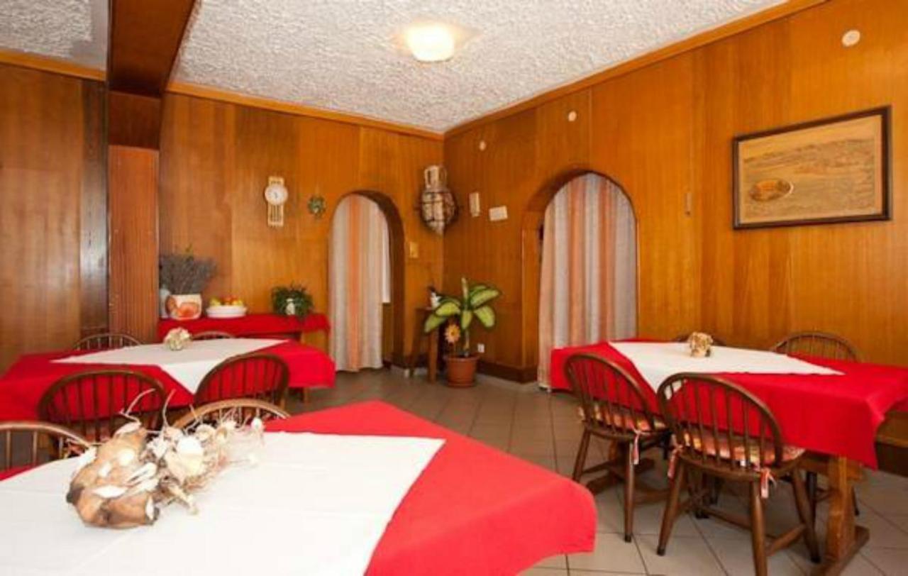 Rooms Amfora Кърк Екстериор снимка