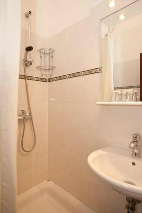 Rooms Amfora Кърк Стая снимка
